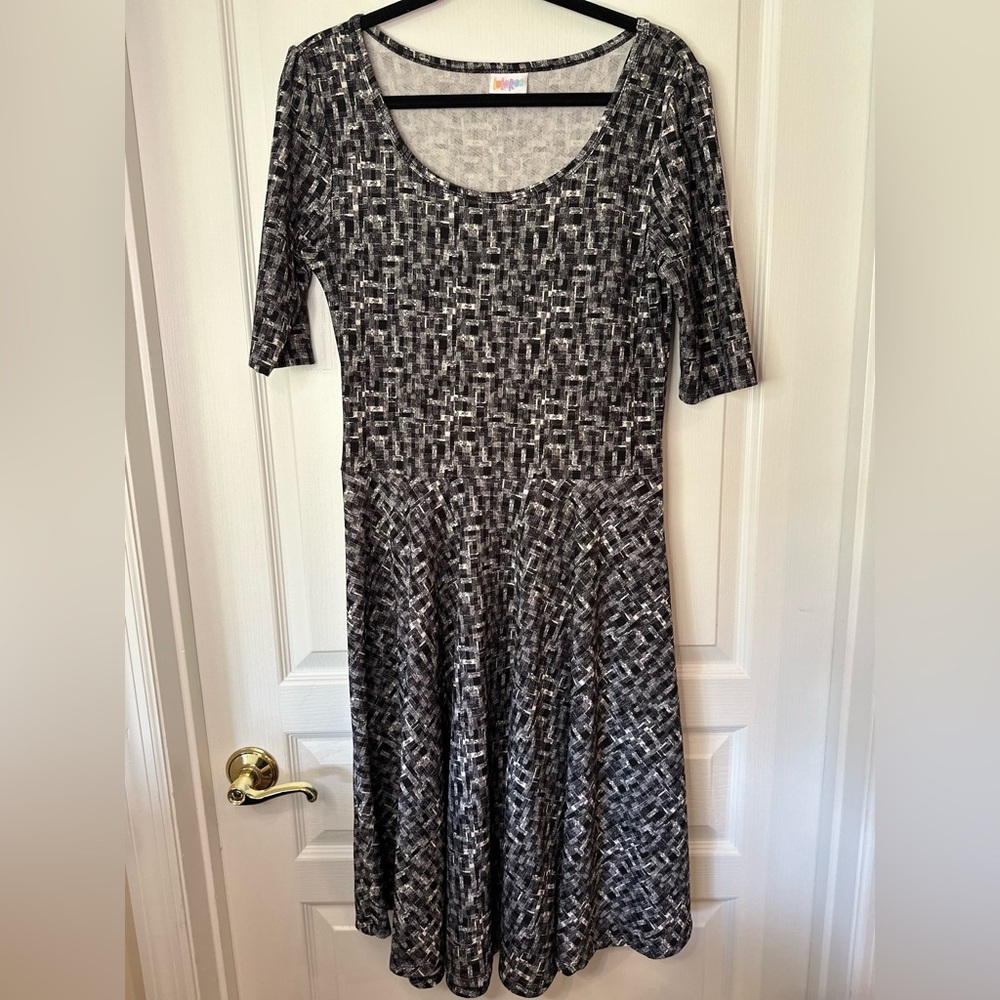 Geometric patterned Black and White Dress L. EUC